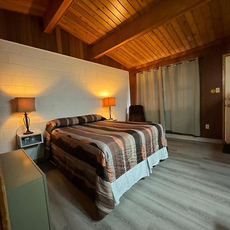 Ace Crown Motel Medicine Hat Eksteriør bilde