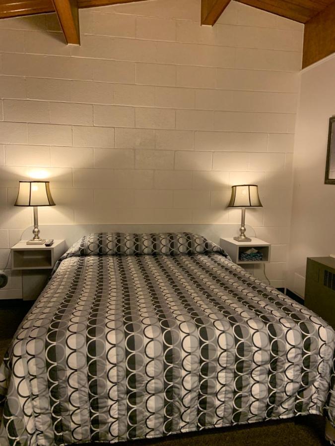 Ace Crown Motel Medicine Hat Eksteriør bilde