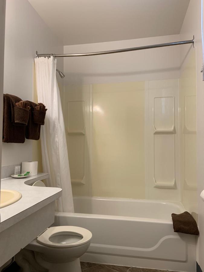 Ace Crown Motel Medicine Hat Eksteriør bilde