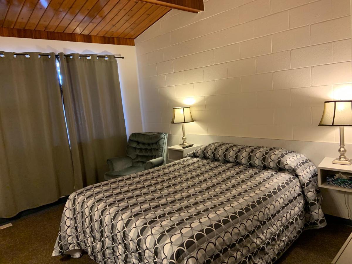 Ace Crown Motel Medicine Hat Eksteriør bilde