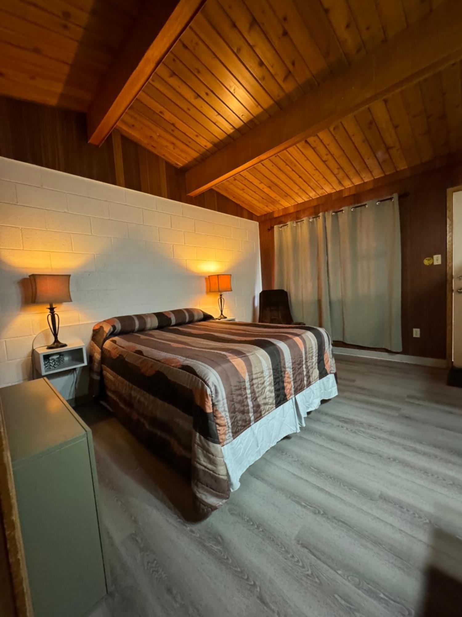 Ace Crown Motel Medicine Hat Eksteriør bilde