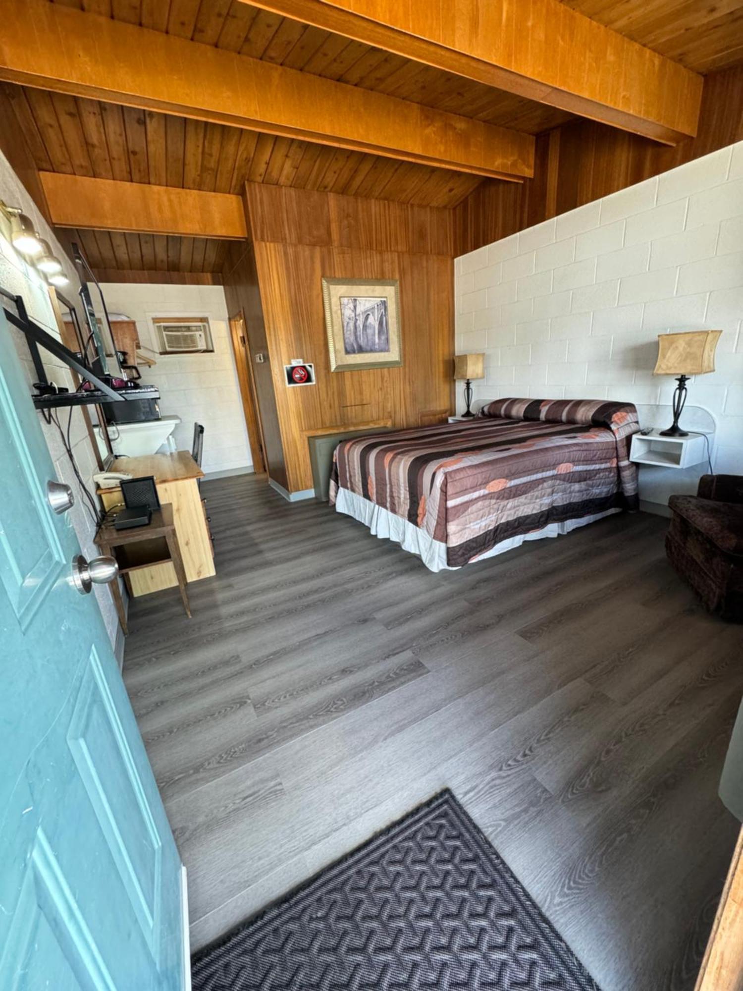 Ace Crown Motel Medicine Hat Eksteriør bilde