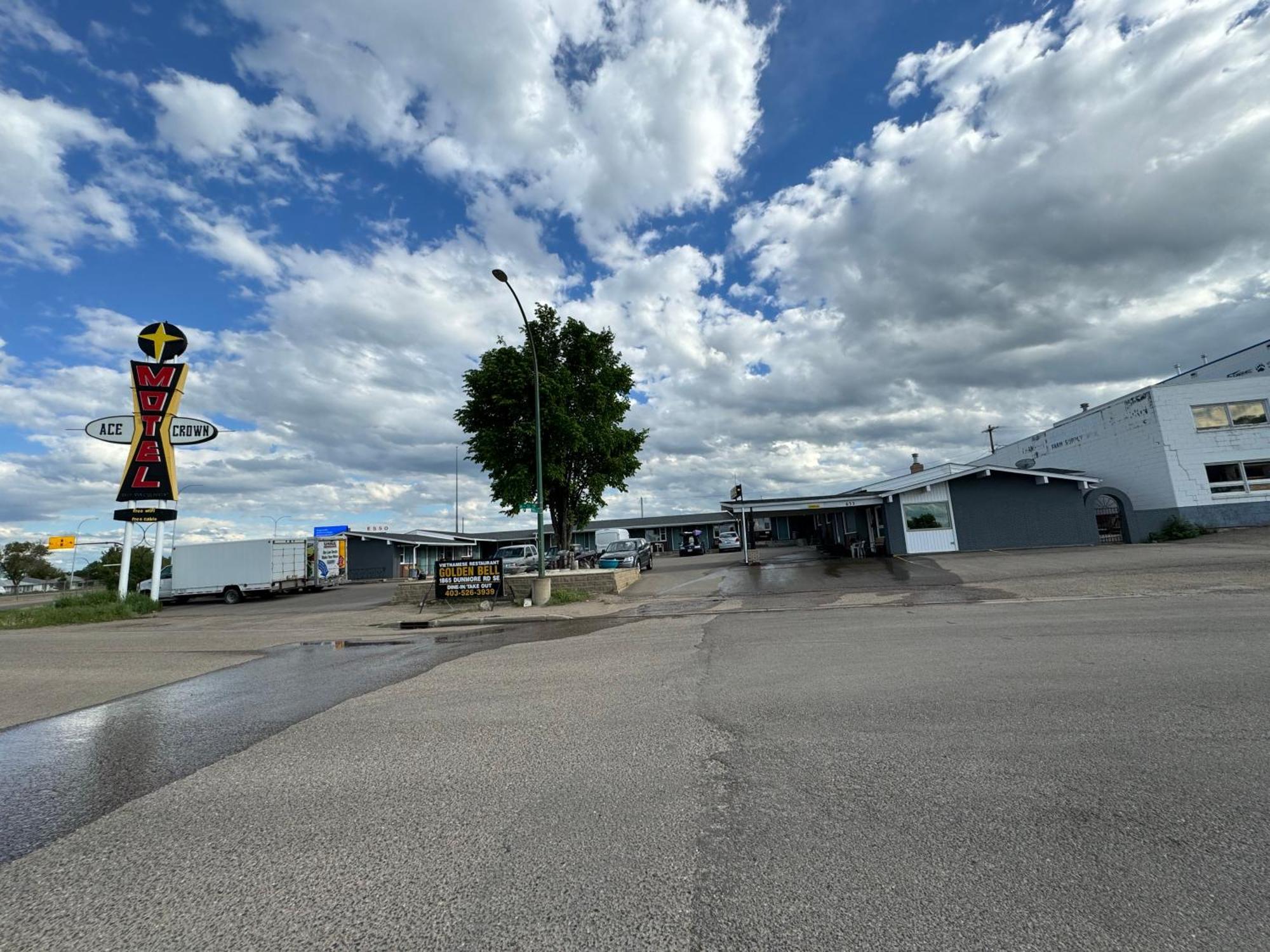 Ace Crown Motel Medicine Hat Eksteriør bilde