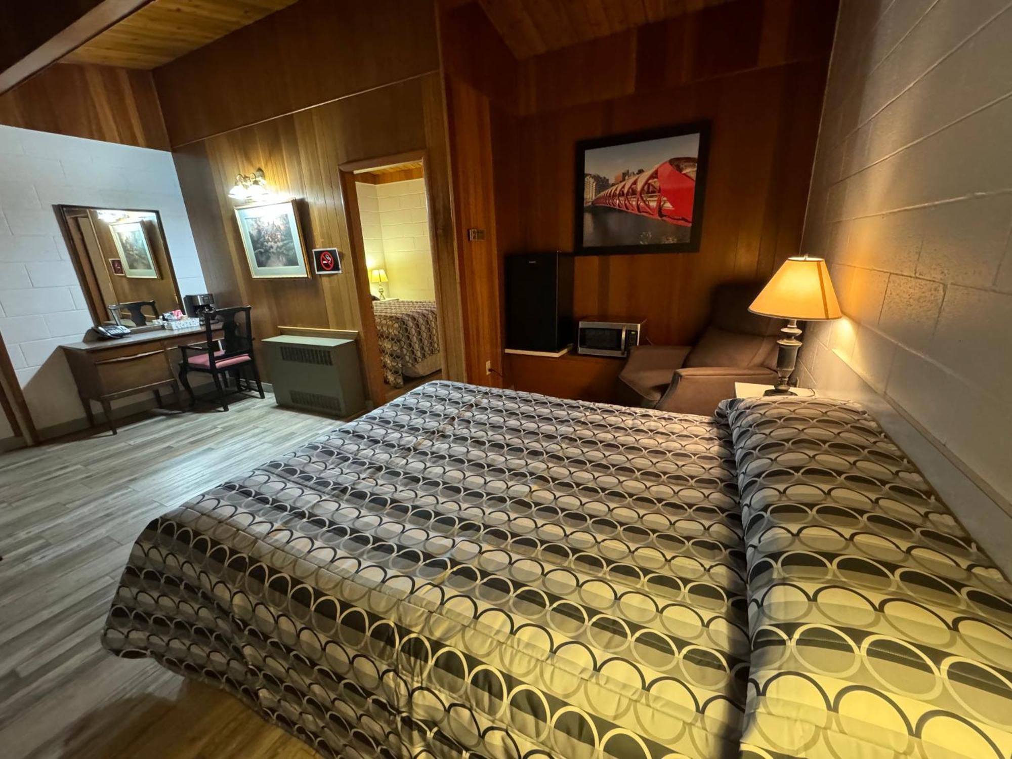 Ace Crown Motel Medicine Hat Eksteriør bilde