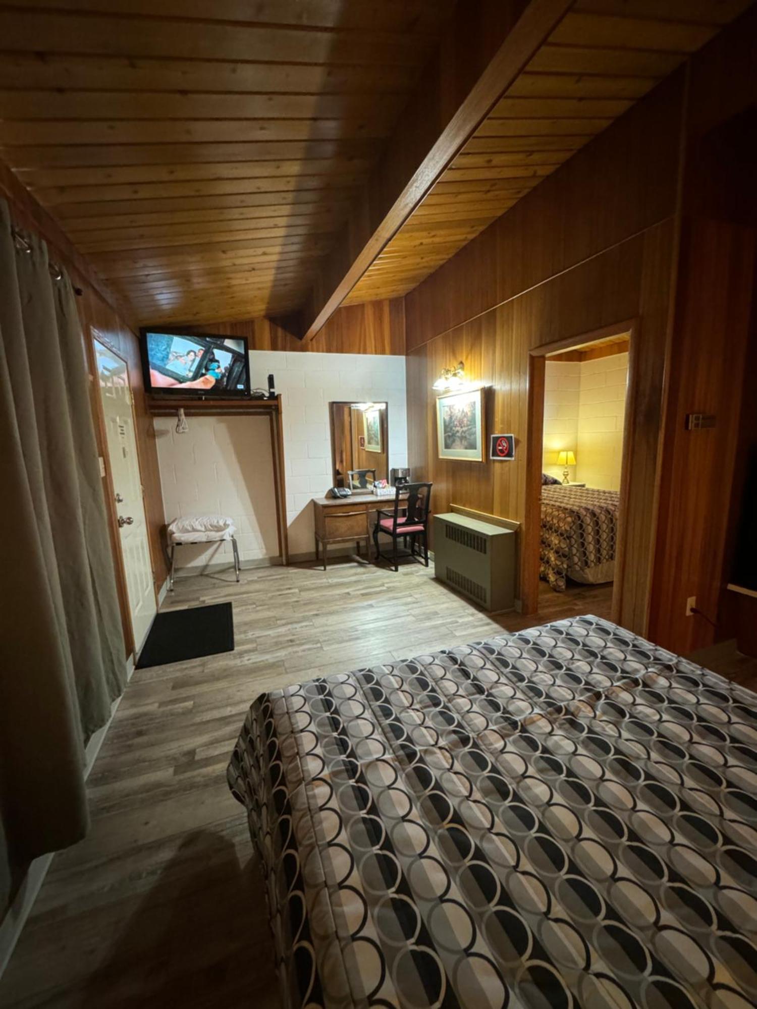 Ace Crown Motel Medicine Hat Eksteriør bilde