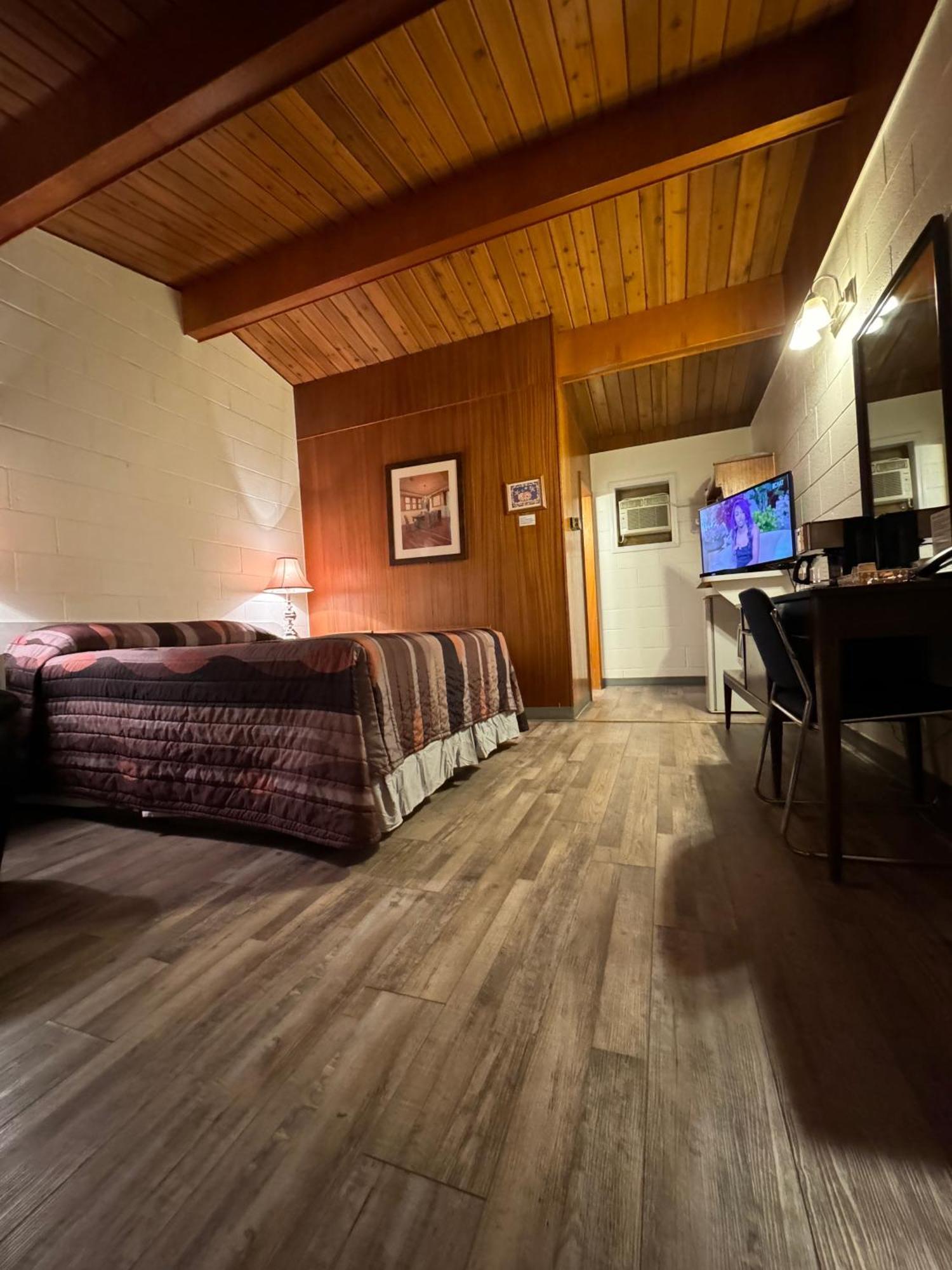 Ace Crown Motel Medicine Hat Eksteriør bilde