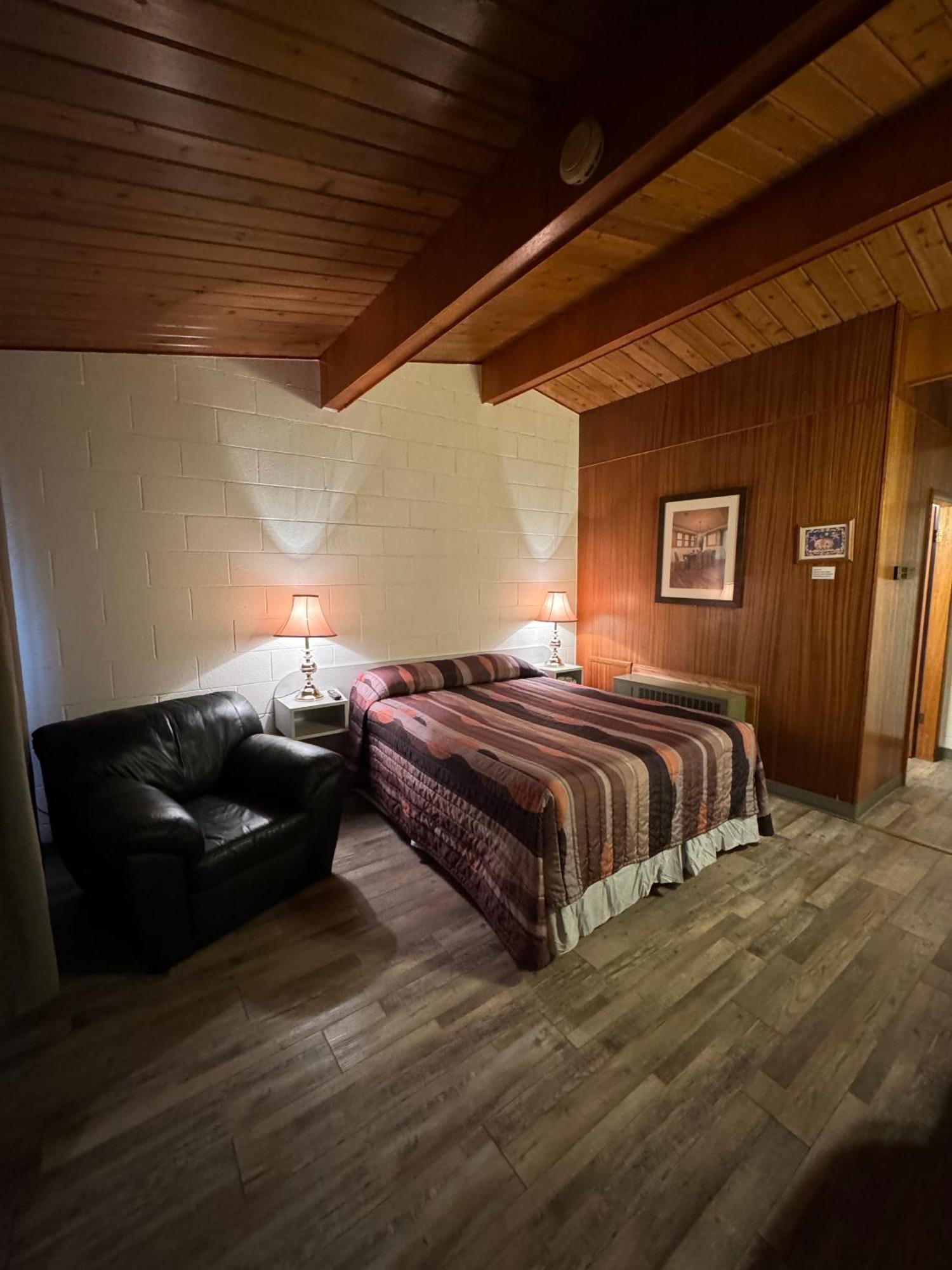 Ace Crown Motel Medicine Hat Eksteriør bilde