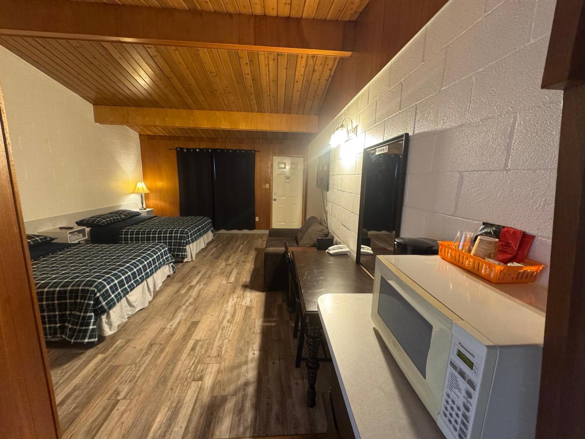 Ace Crown Motel Medicine Hat Eksteriør bilde
