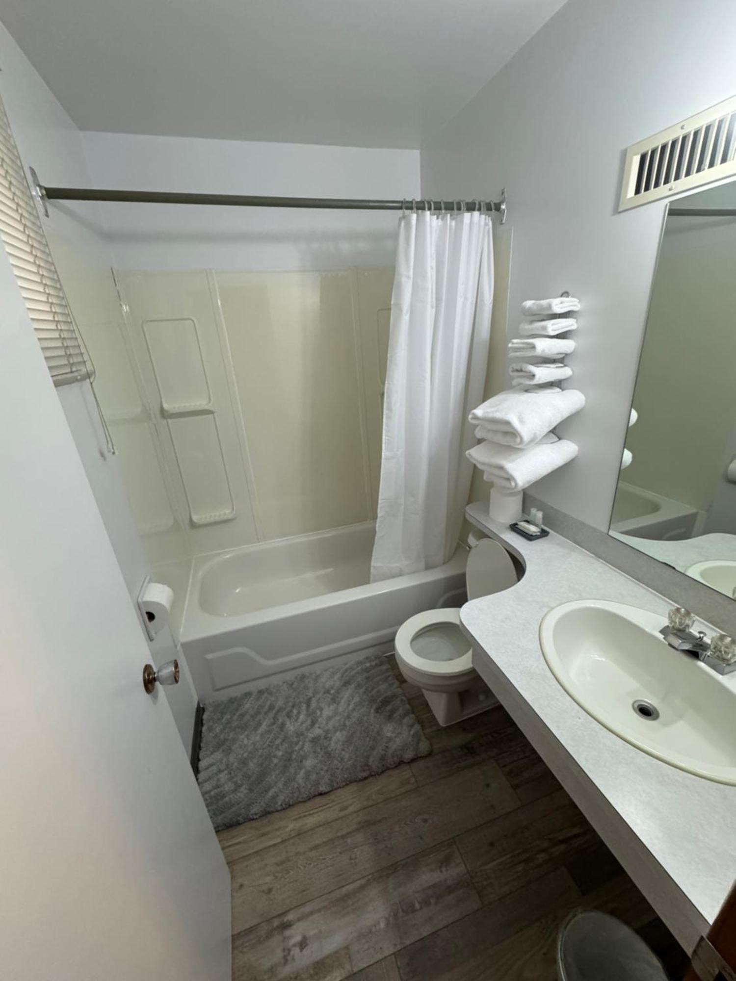 Ace Crown Motel Medicine Hat Eksteriør bilde