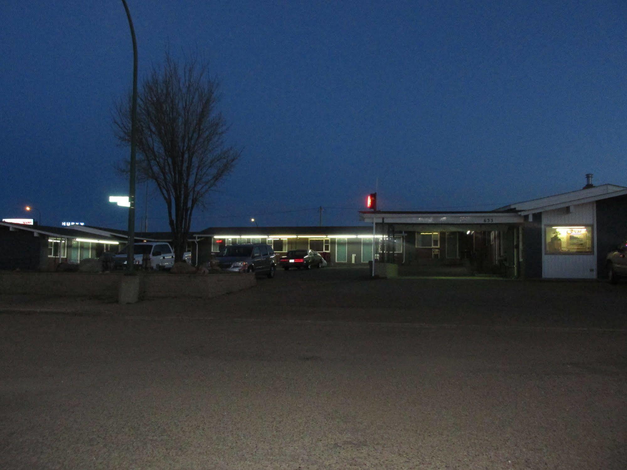 Ace Crown Motel Medicine Hat Eksteriør bilde
