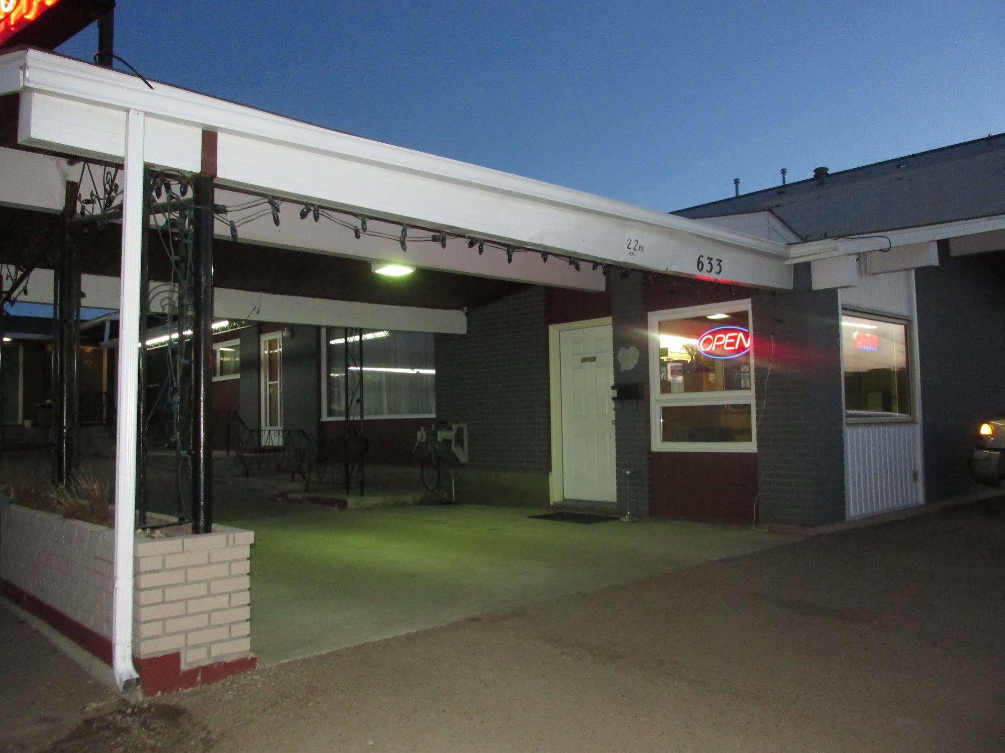 Ace Crown Motel Medicine Hat Eksteriør bilde