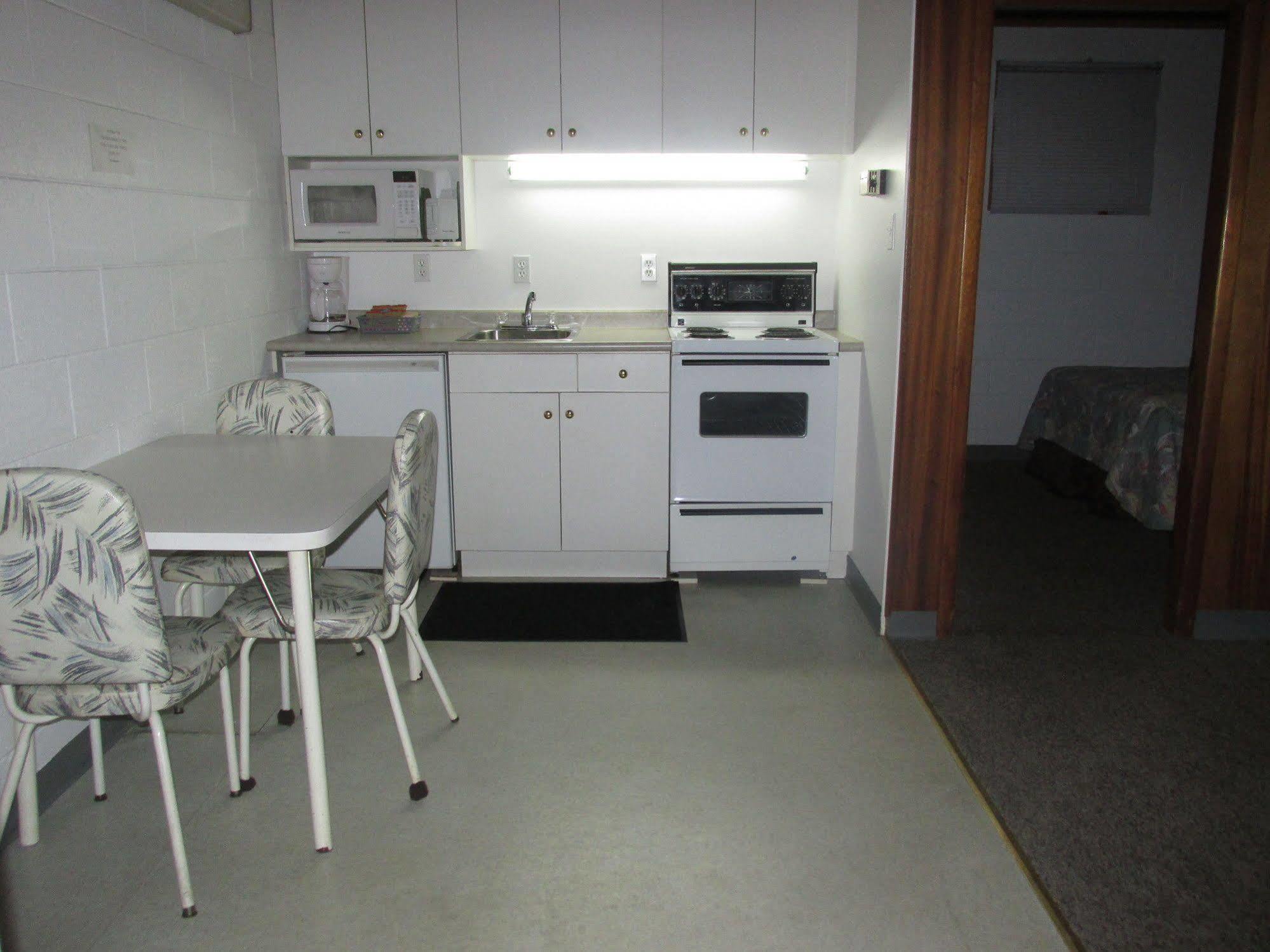 Ace Crown Motel Medicine Hat Eksteriør bilde